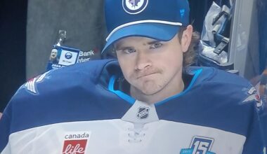 Comrie looks so depressed to be pulled in the 1st 😭