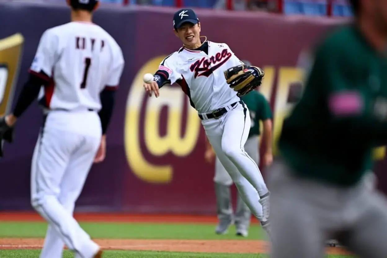 [Yoo] Stammen mentioning Song playing outfield: "It's definitely a possibility. It's something that we will work on in spring training. If it doesn't work out, it's no big deal but it's worth a try. It creates more versatility."