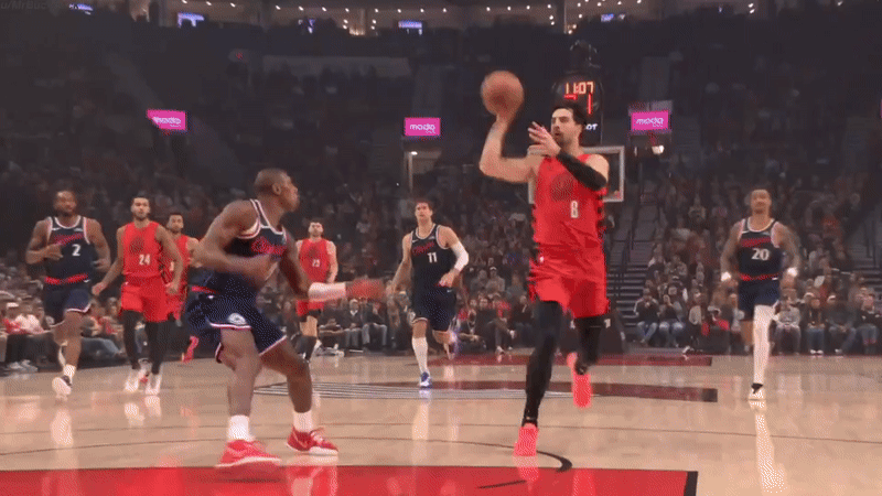 Shaedon Sharpe with the alley-oop dunk off Deni Avdija - gif version