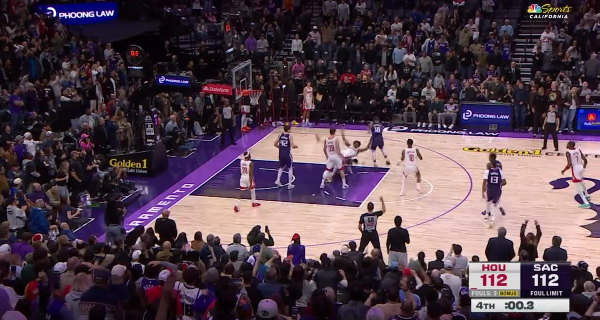 [Highlight] Russell Westbrook swishes the game-tying corner 3, Kevin Durant misses the potential game-winner and the game is going to overtime (with replays)