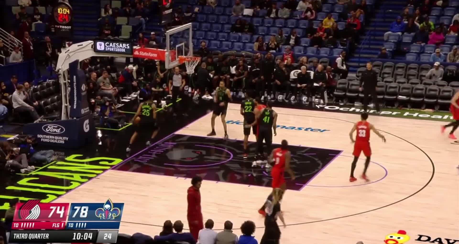 Shae gets the 2nd half going with back-to-back threes