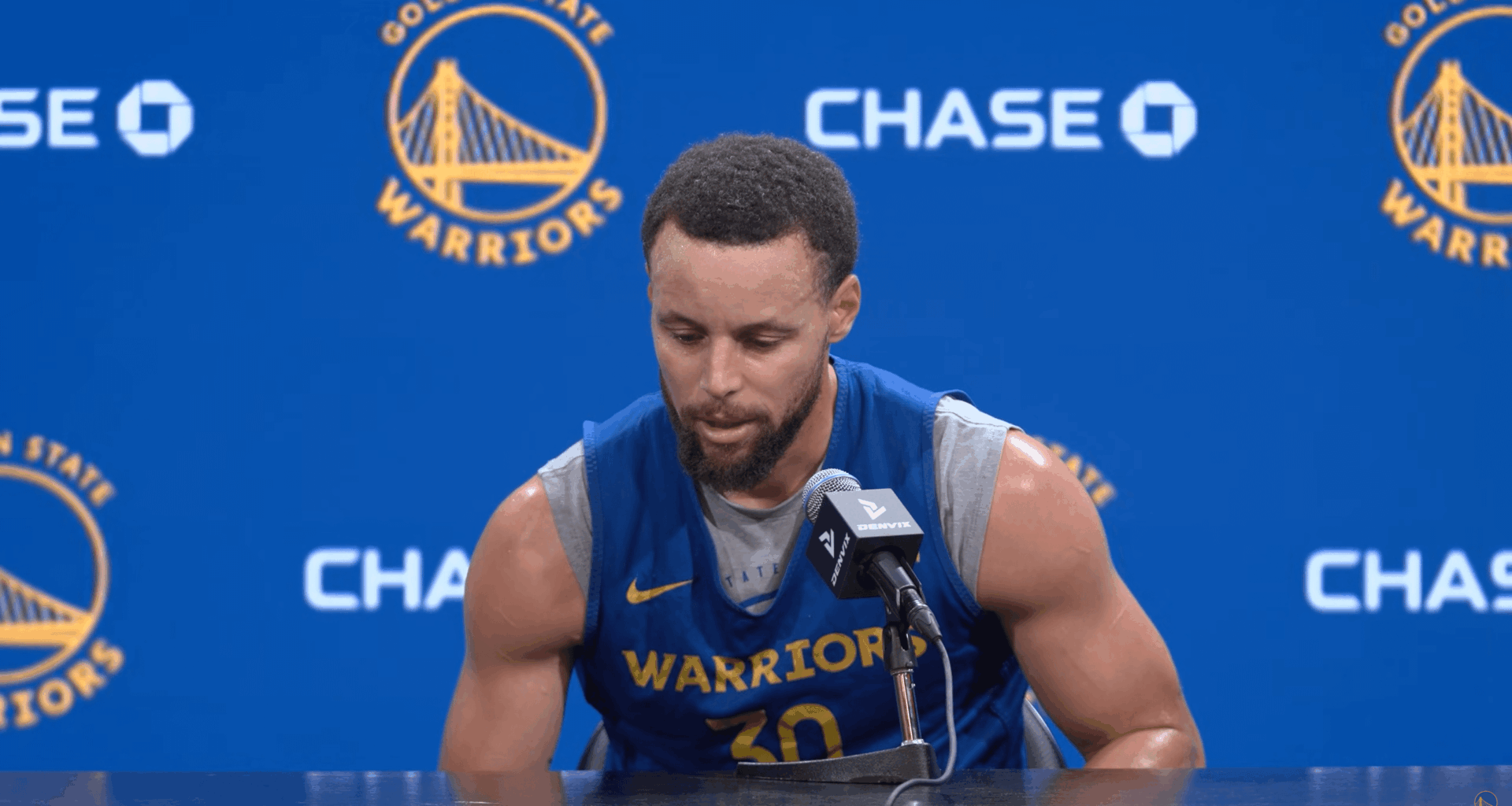 Look at all the battle scars on our glorious king~