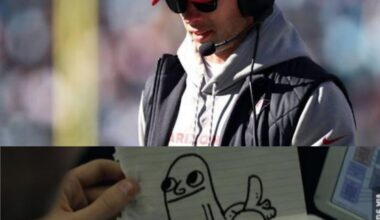 What even is JG writing in his notes?