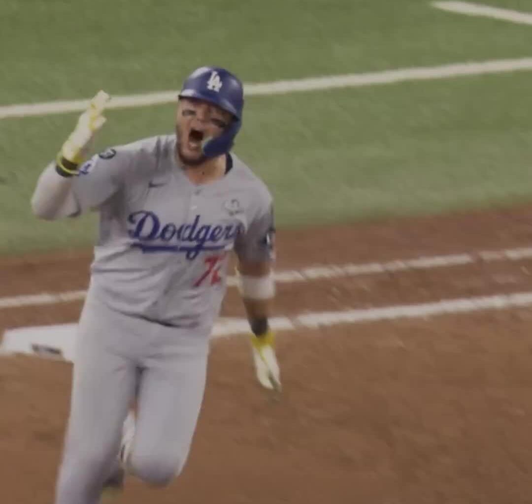 Miguel Rojas’ Game 7 bat has arrived at the Hall of Fame!