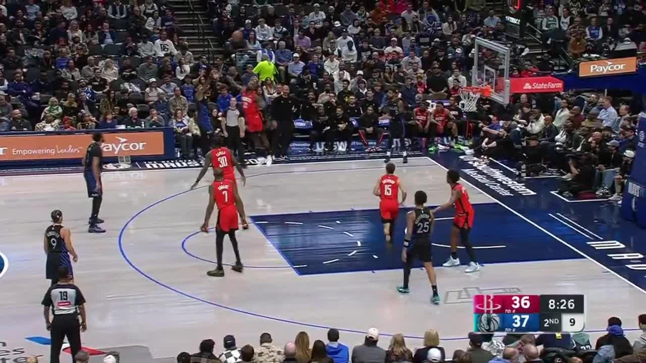 [Highlight] D’Lo stands wide open in the corner, never gets the ball, then pretends to shoot anyway