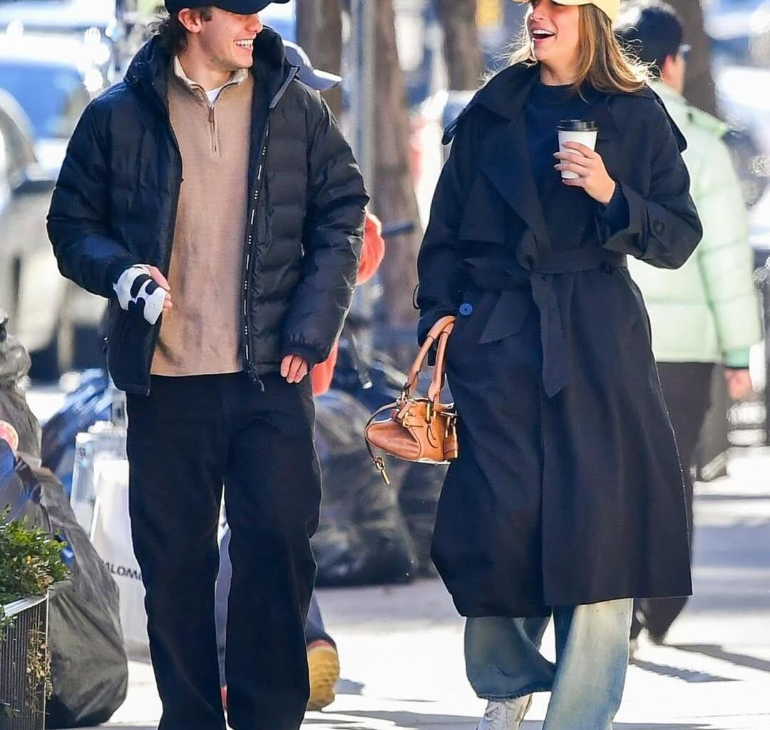 Jack pictured today with his hand wrapped (via deuxmoi)