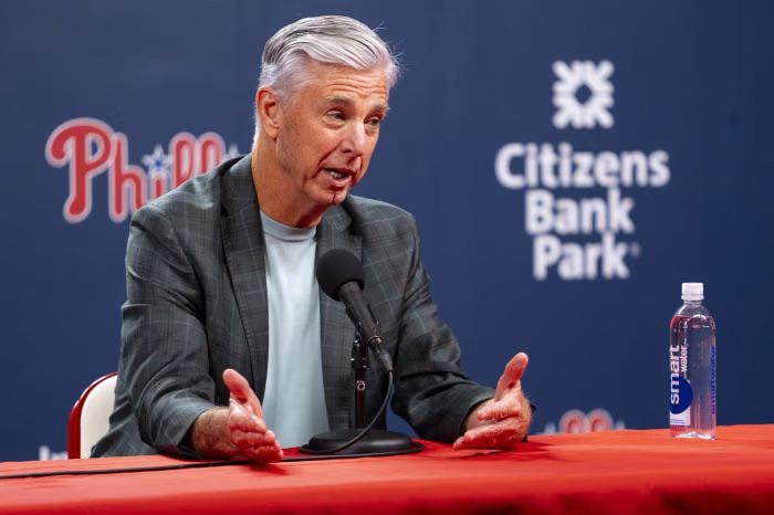 Phillies : Hot Stove is ON.