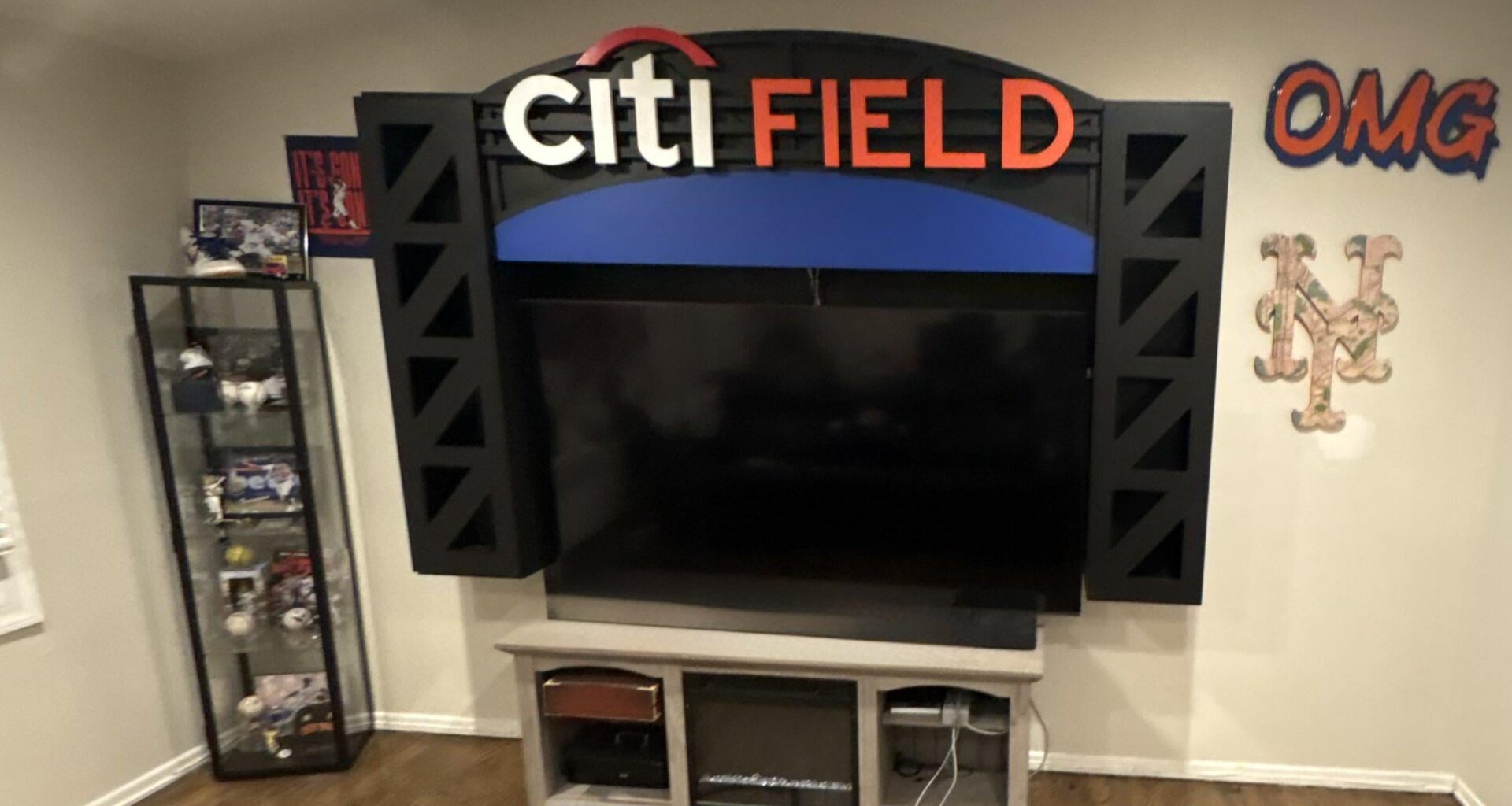 Mets fan Jay McCroy created a Citifield wraparound scoreboard for his son's TV