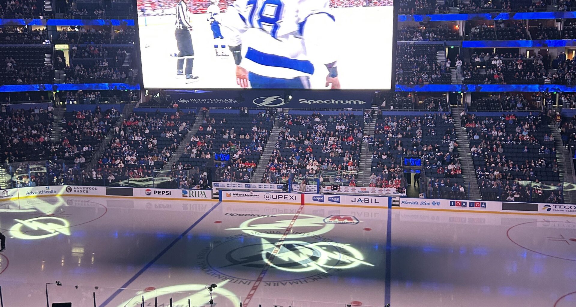Check ✅ in from 215 let’s go bolts! ⚡️