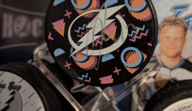 Finally pulled the trigger on a mystery puck after all these years and I am not one bit disappointed! 🦅