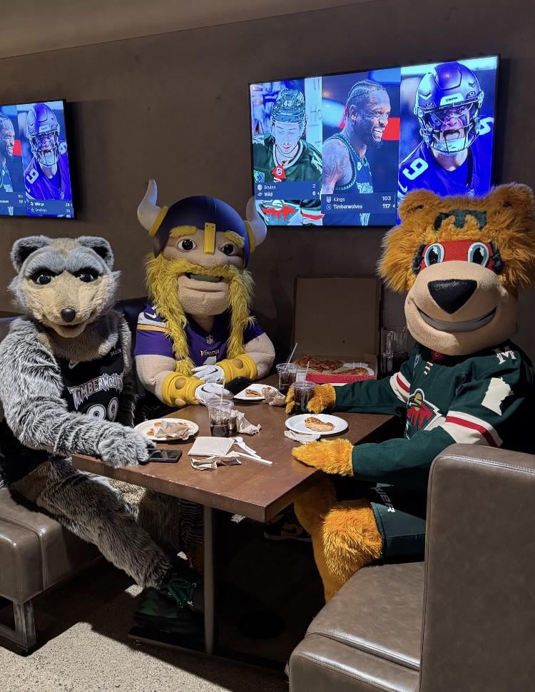 [Wolves Crunch] Triple victory lunch 22 years in the making