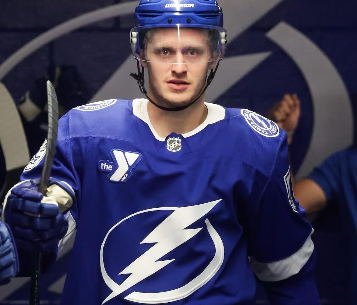 Like a good neighbor, Jake Guentzel is there