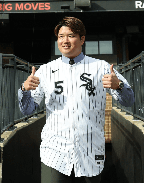 Munetaka Murakami looks good in white and black.