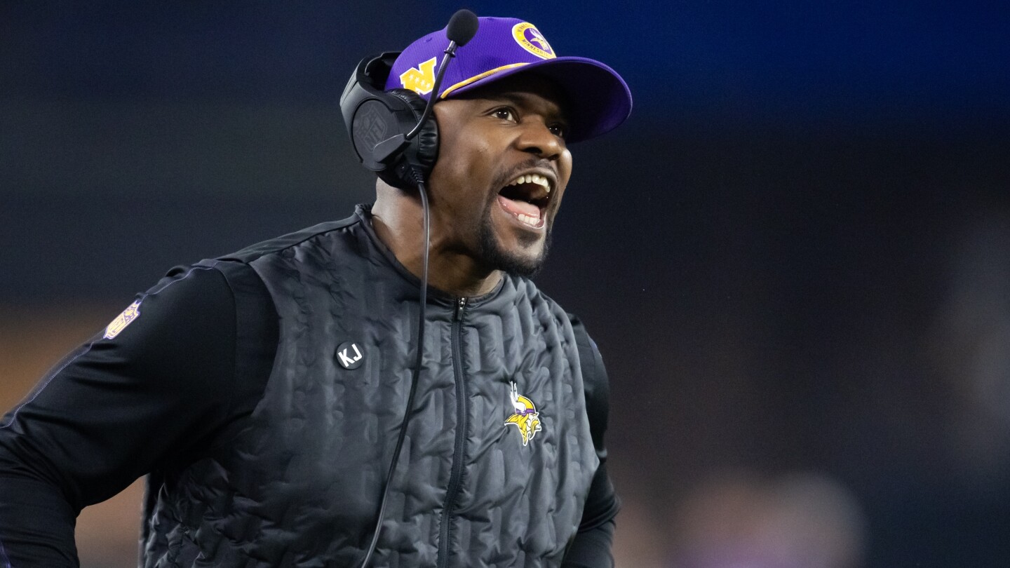 Vikings work to re-sign free-agent defensive coordinator Brian Flores