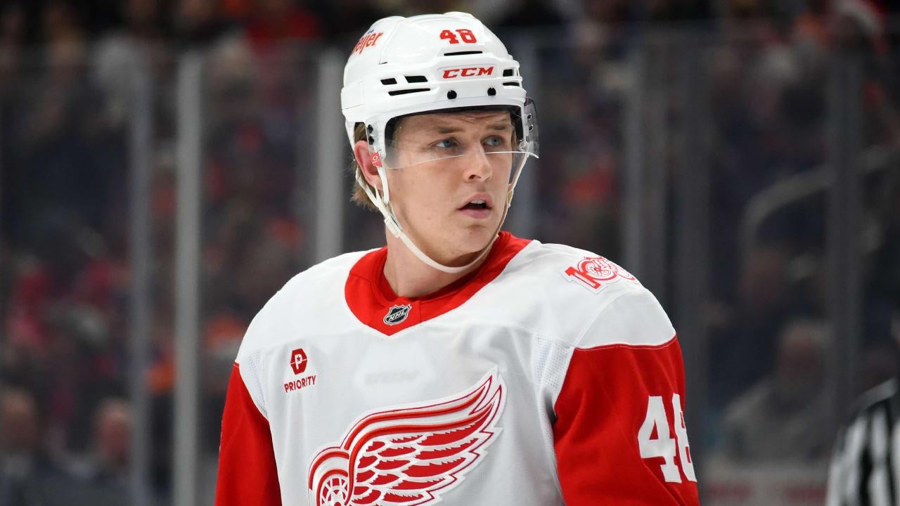 Blues claim Berggren off waivers