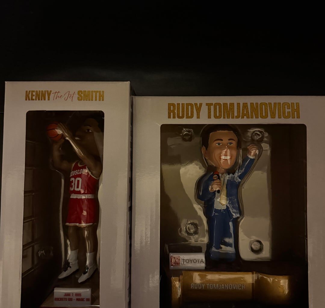 Rudy Tomjanovich and Kenny Smith bobble heads