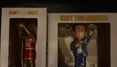 Rudy Tomjanovich and Kenny Smith bobble heads
