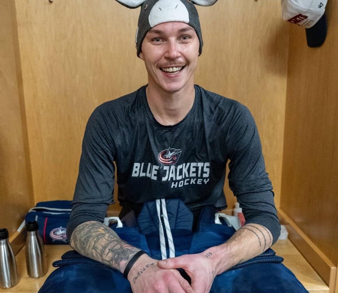 just noticed a few things about Elvis’ tattoos from tonight’s pic…