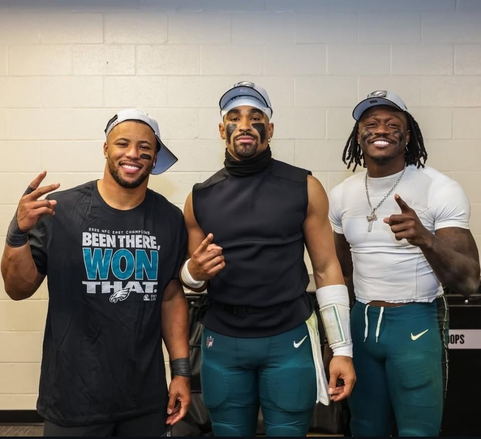 [PhiladelphiaEagles] The perfect photo to kick off your VICTORY SUNDAY