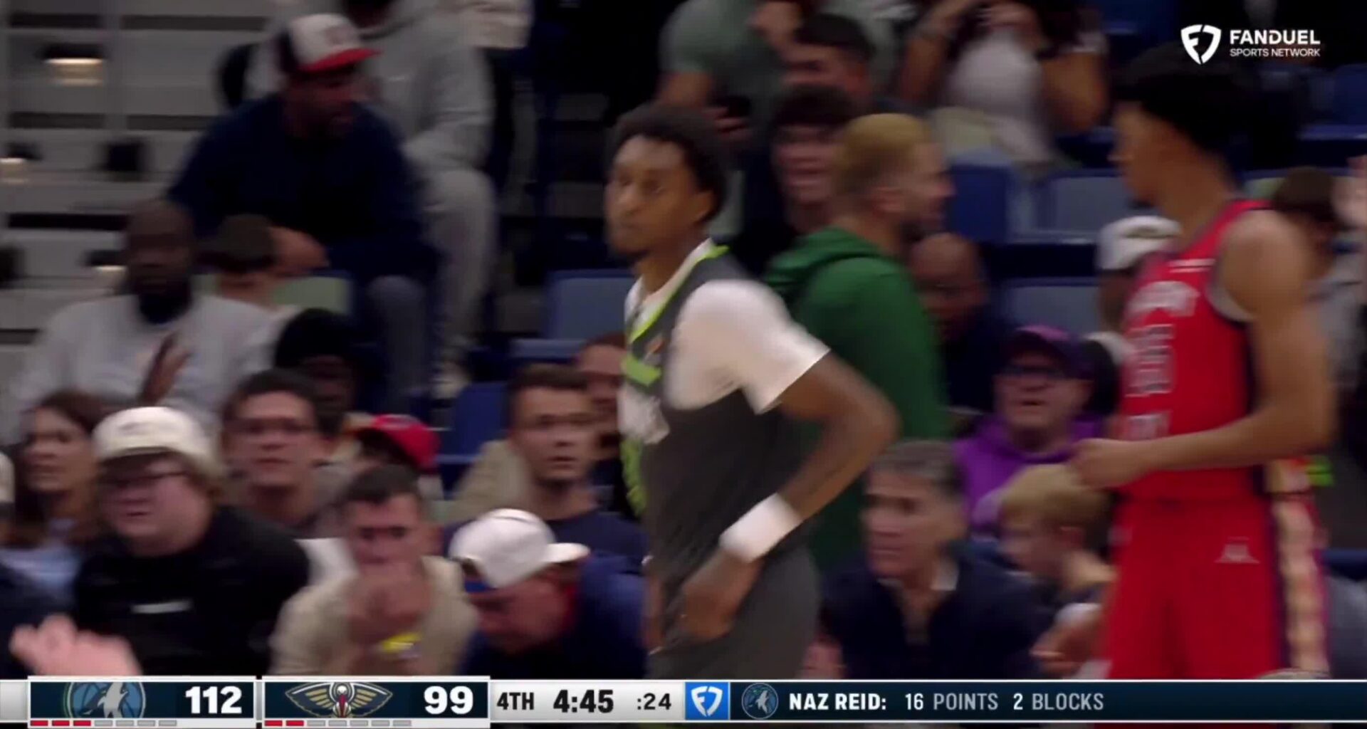 [Highlight] Jaden McDaniels throws down a ridiculous poster slam on 2 defenders