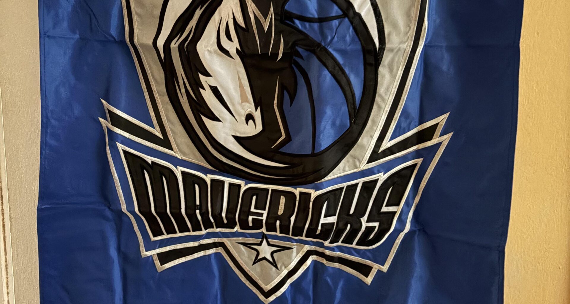 Go Mavs! Just showing off my new Mavs Flagg