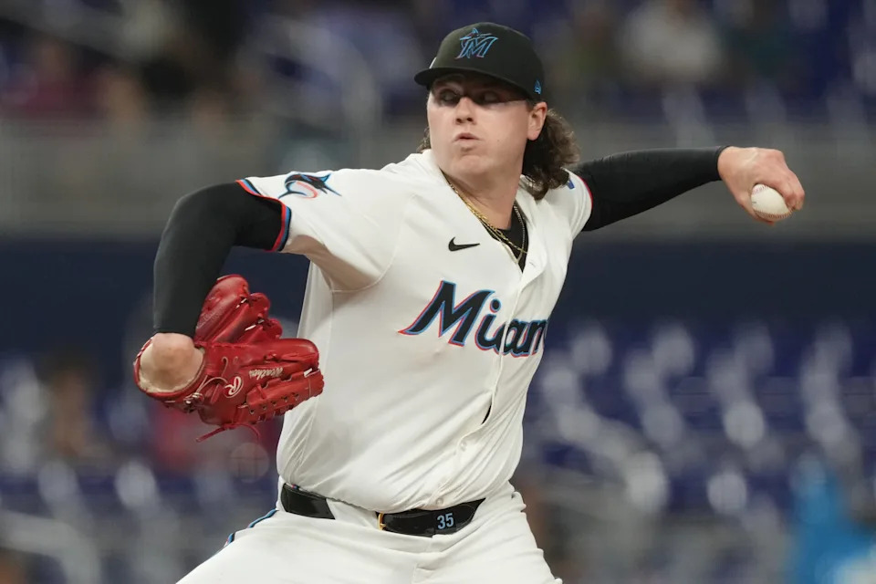 Sep 11, 2025; Miami, Florida, USA; Miami Marlins starting pitcher Ryan Weathers (35) pitches in the first inning against the Washington Nationals at loanDepot Park. Mandatory Credit: Jim Rassol-Imagn Images