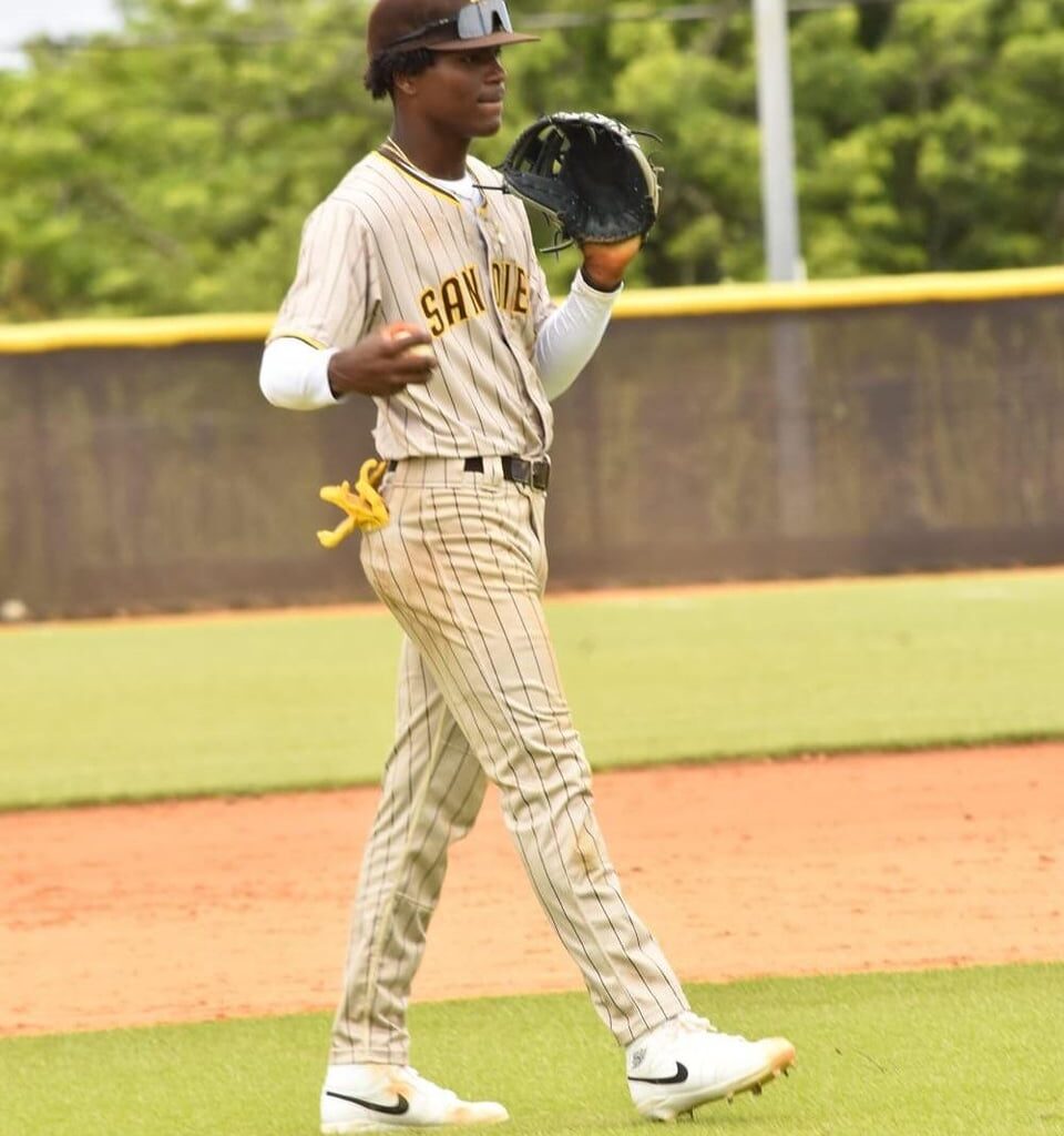 [Romero] Padres’ top prospect in the 2026 IFA class is SS Joniel Hernandez. Getting a $1.1 mil bonus…MLB International rank 13.