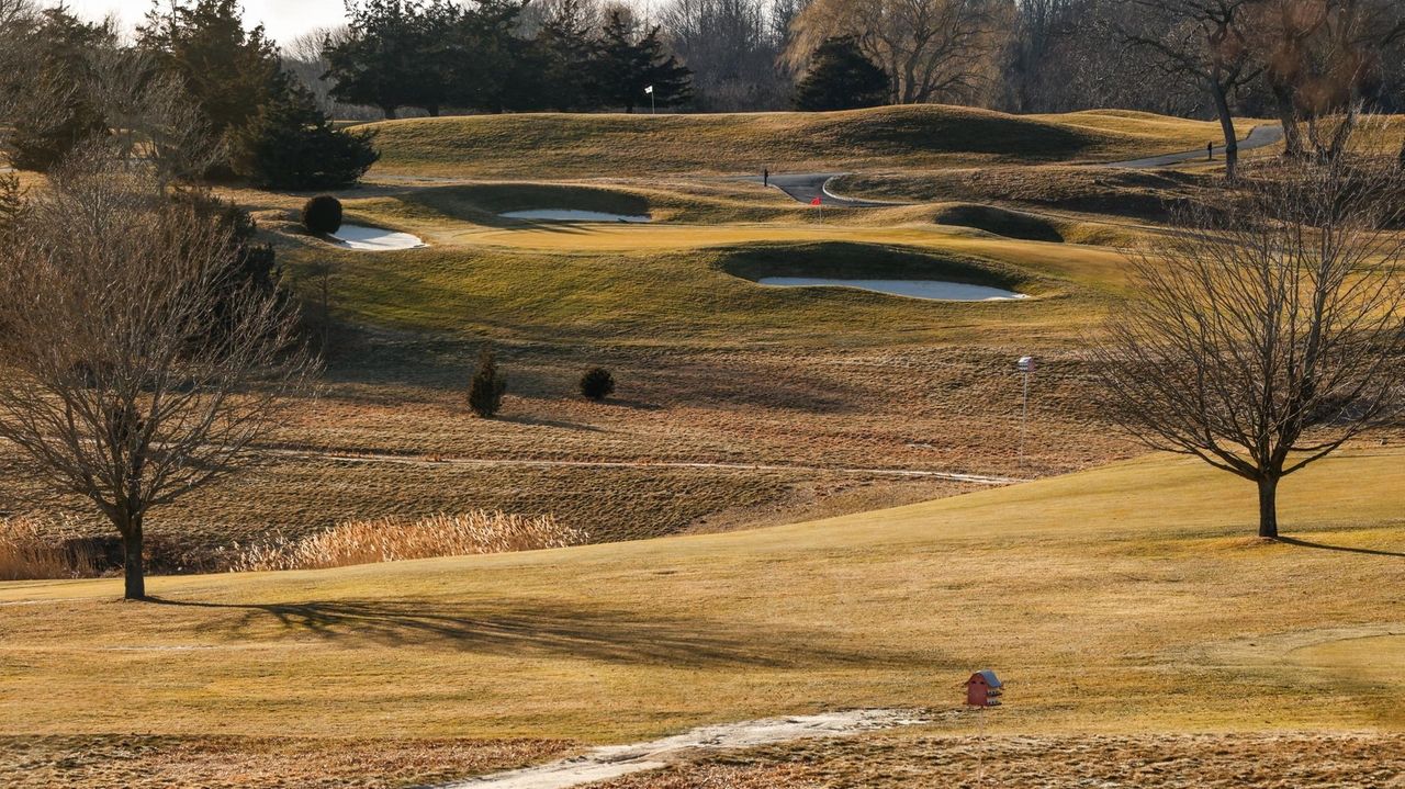 Golf cottage plan too much of a swing, some residents say