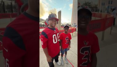 The admin's hustle to make sure they got there before he left 😅 (via Houston Texans)