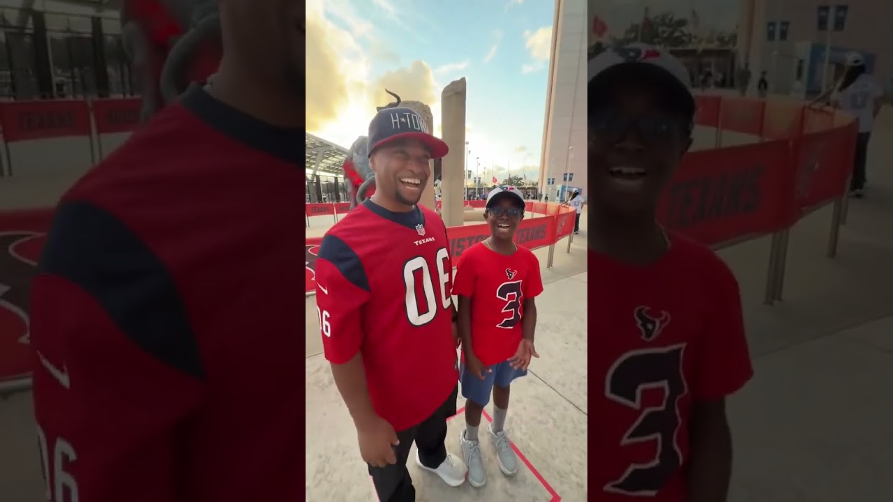 The admin's hustle to make sure they got there before he left 😅 (via Houston Texans)