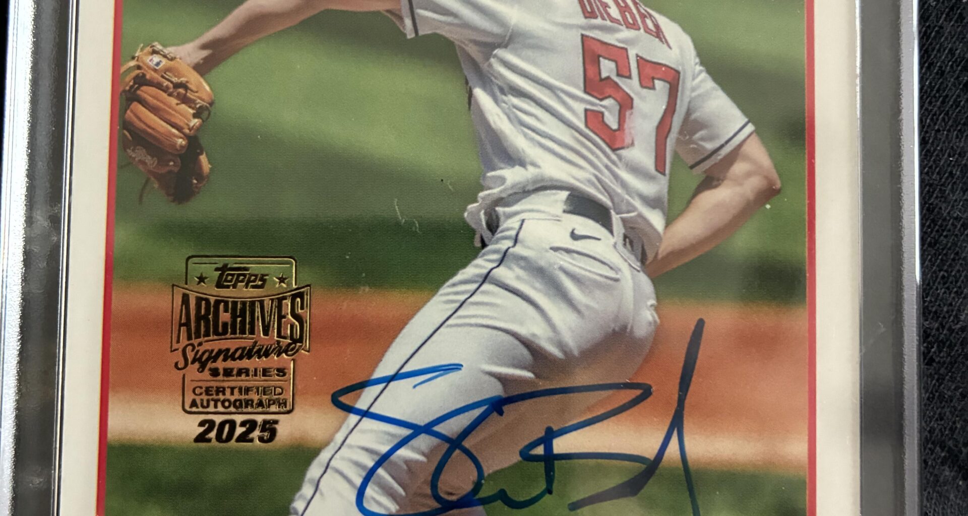 Shane Beiber has a great Autograph 🙌