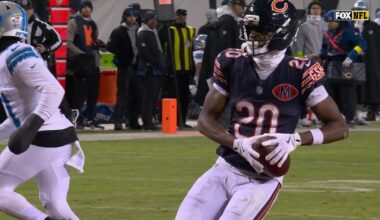 Caleb throws a strike to Walker for a Chicago TD!