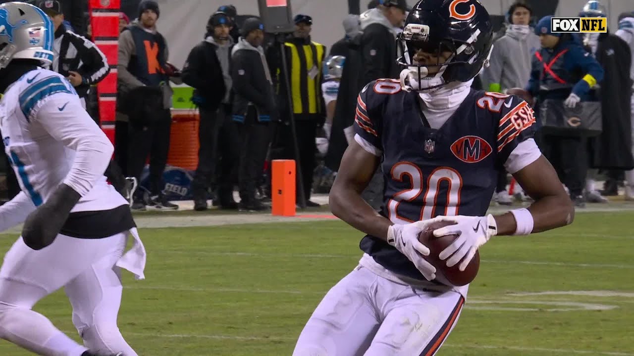 Caleb throws a strike to Walker for a Chicago TD!