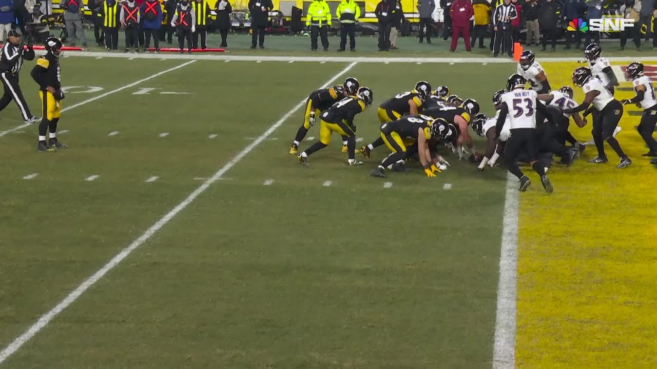 Rodgers watches on as Steelers' tush-play scores TD