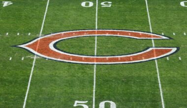 Historic: Bears team photo of all their QBs to surpass 4,000 passing yards in a season.