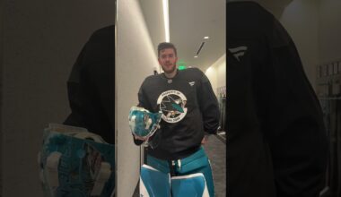 Learning the important lessons from Dad. 🧑‍🧒  #hockey #nhl #sharks