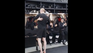 This video contains Kuzy Claps™️ #lakings #hockey