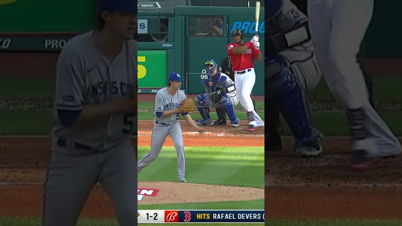 Are we sure this fan isn't a Gold Glove winner? 🤨