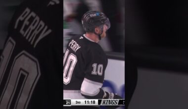 QB ON THE POWER PLAY!  #lakings #hockey #gokingsgo #nhl