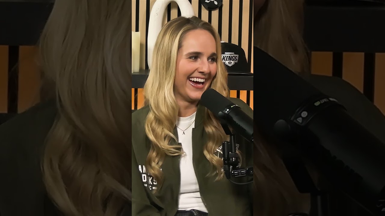 Broadcasting from Between the Benches sounds CRAZY! 😳  #lakings #hockey #gokingsgo