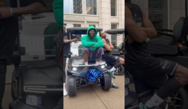 If you saw us rollin’ around Dallas in golf carts, no you didn’t 😂 #dallasmavericks #nba