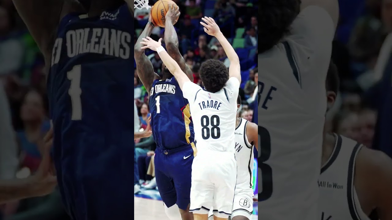 Zion Williamson Fast Break Behind-the-Back Dunk!