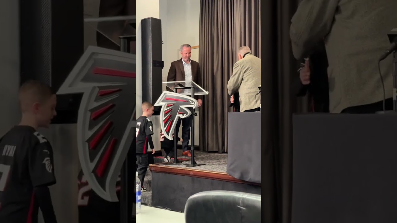 This moment between the Ice Cubes and Arthur Blank after Matt Ryan's introductory press conference 🥹