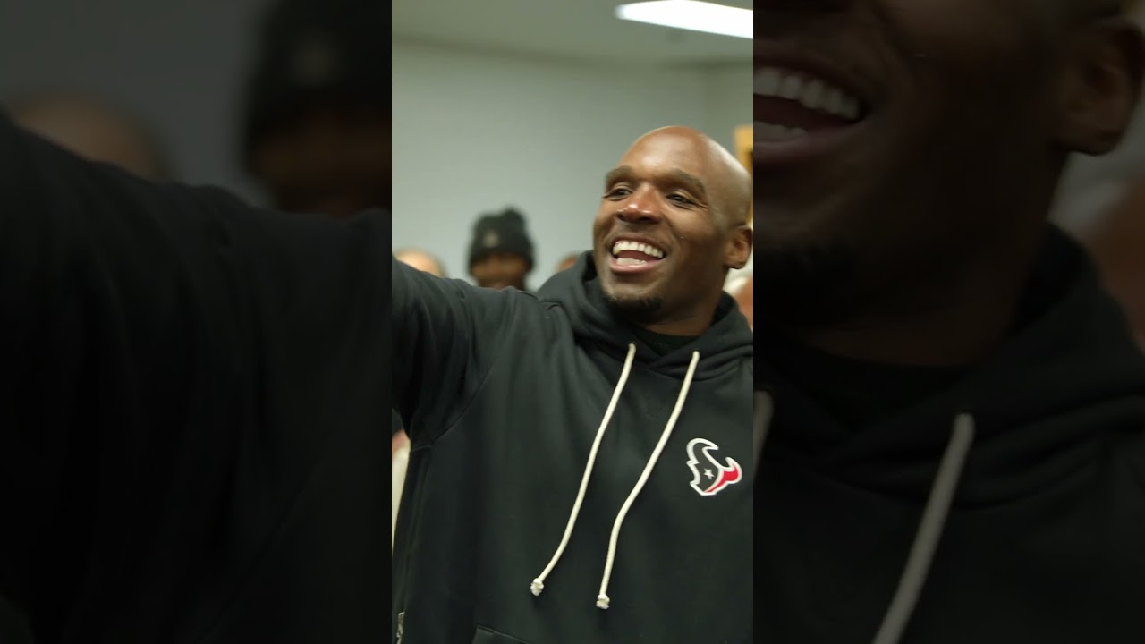 Inside the Locker Room | Playoff Defense Travels