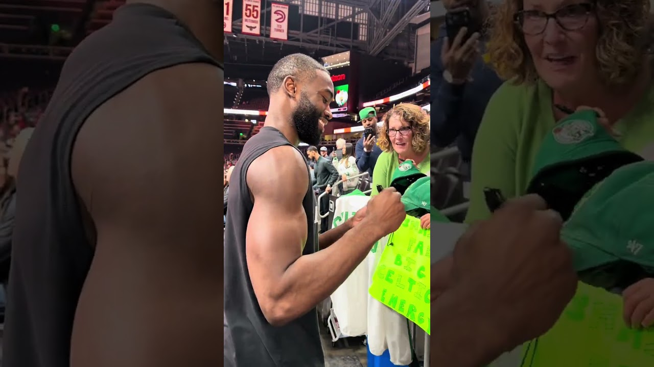 Feelin' all the hometown love 💚☘️ #celtics #nba #shorts