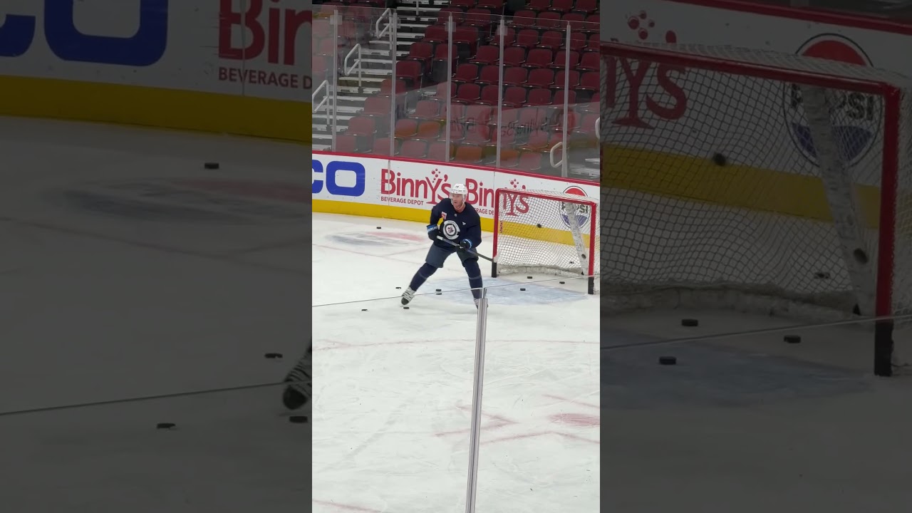 Jonathan Toews BACK in Chicago! #jonathantoews #blackhawks #nhl #fyp