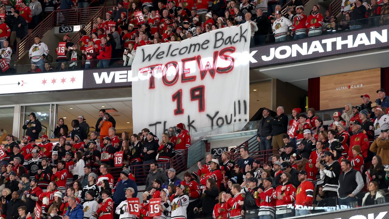 Standing Ovation for #19 | Chicago Blackhawks