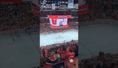 Jonathan Toews returns to Chicago 💙 #gojetsgo