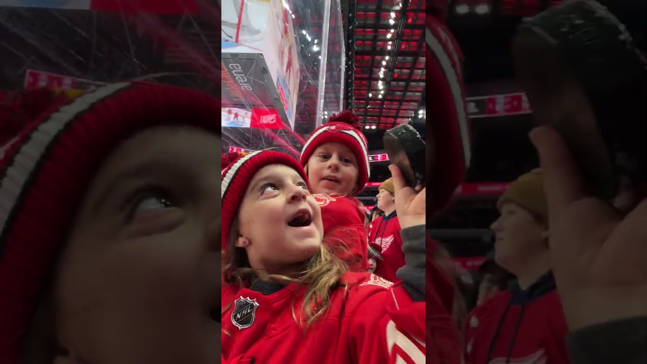 POV - Moritz Seider makes fan's day 🇩🇪 Seider beschert einem Fan eine riesige Freude! #nhl