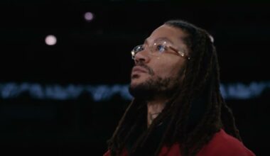 Derrick Rose sees his banner for the first time!